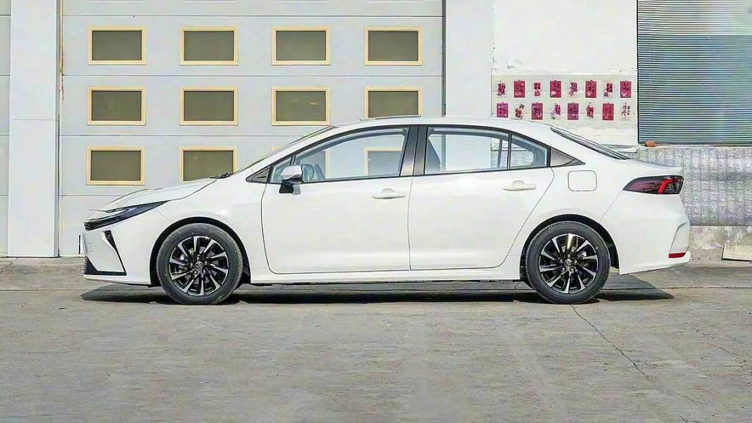 Yakıt cimrisi Corolla'nın yeni yüzü göründü! Toyota'nın yeni sedan kralı sahnede 7